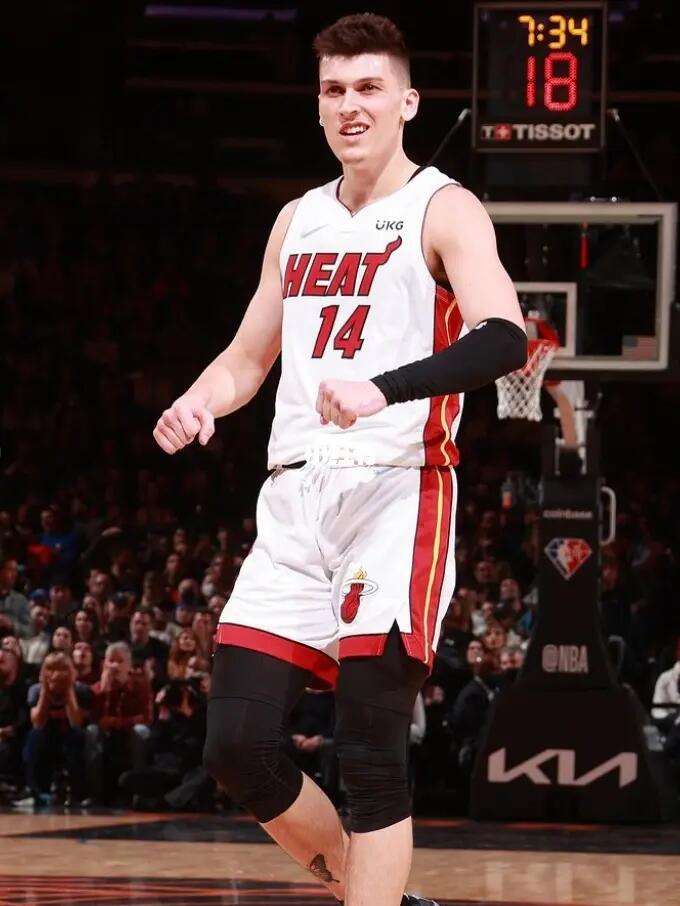 在篮板球和 在篮板球和